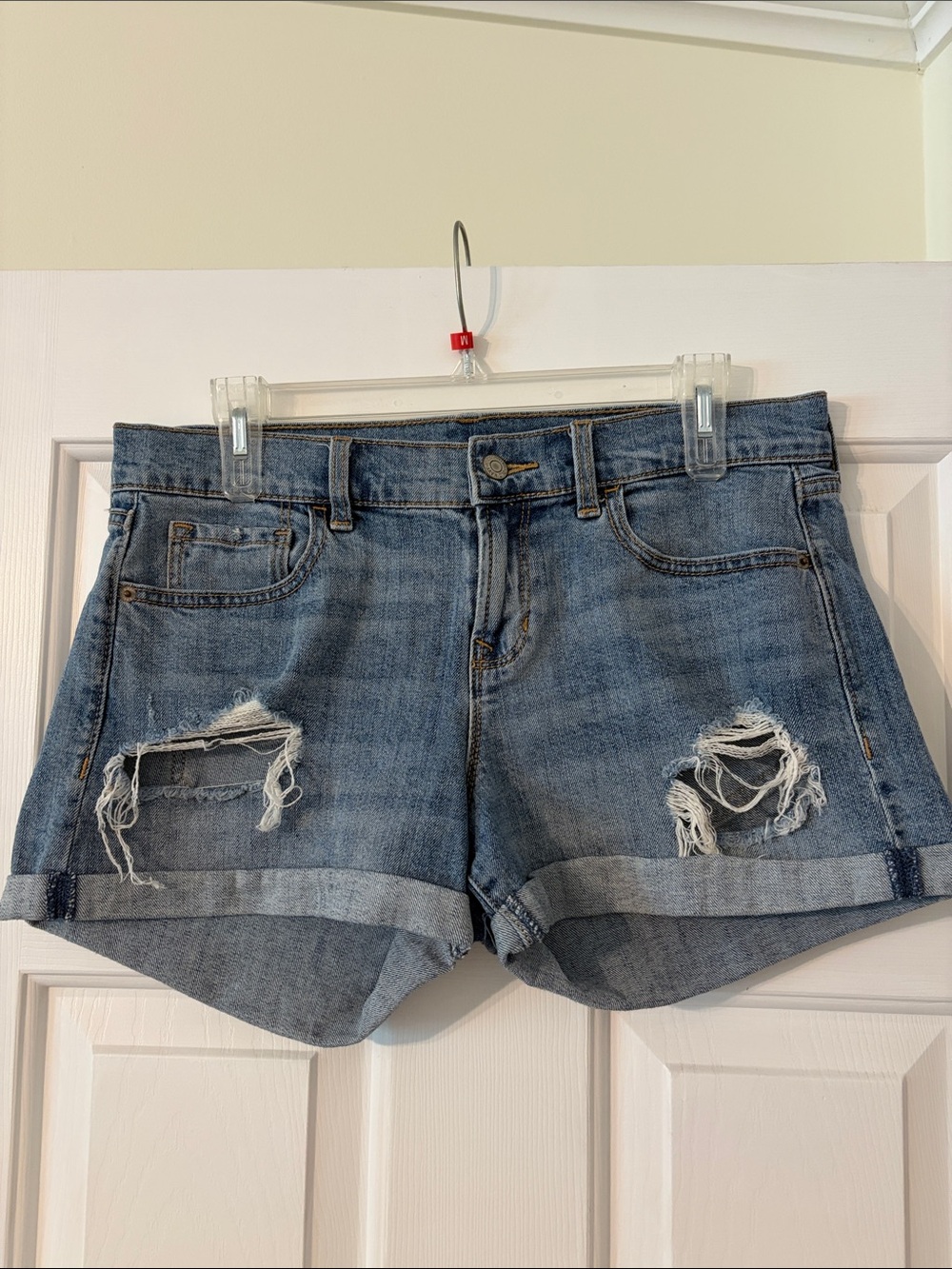 Old Navy Boyfriend Distressed Rolled-Hem Jean Shorts - size 6